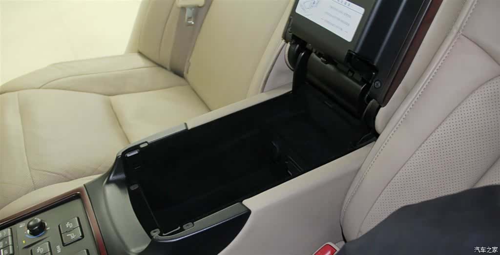 Toyota Crown, 2013 28