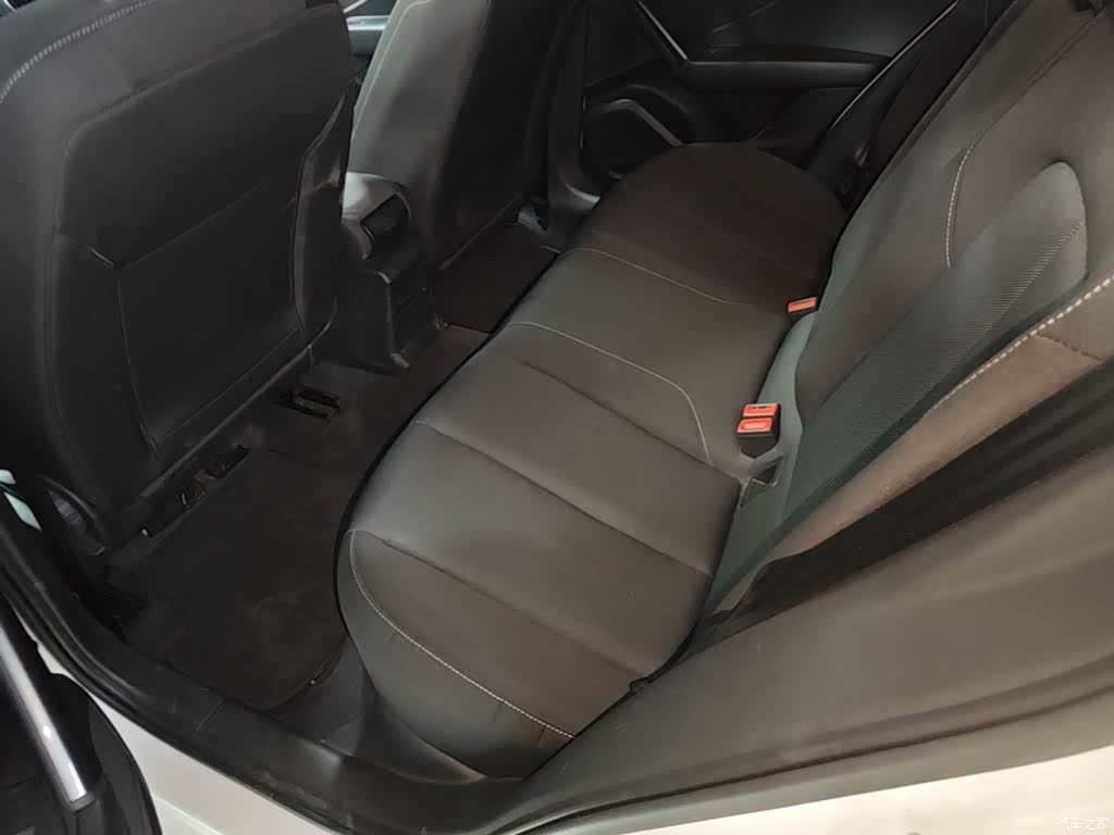 Audi Q2L, 2020 13