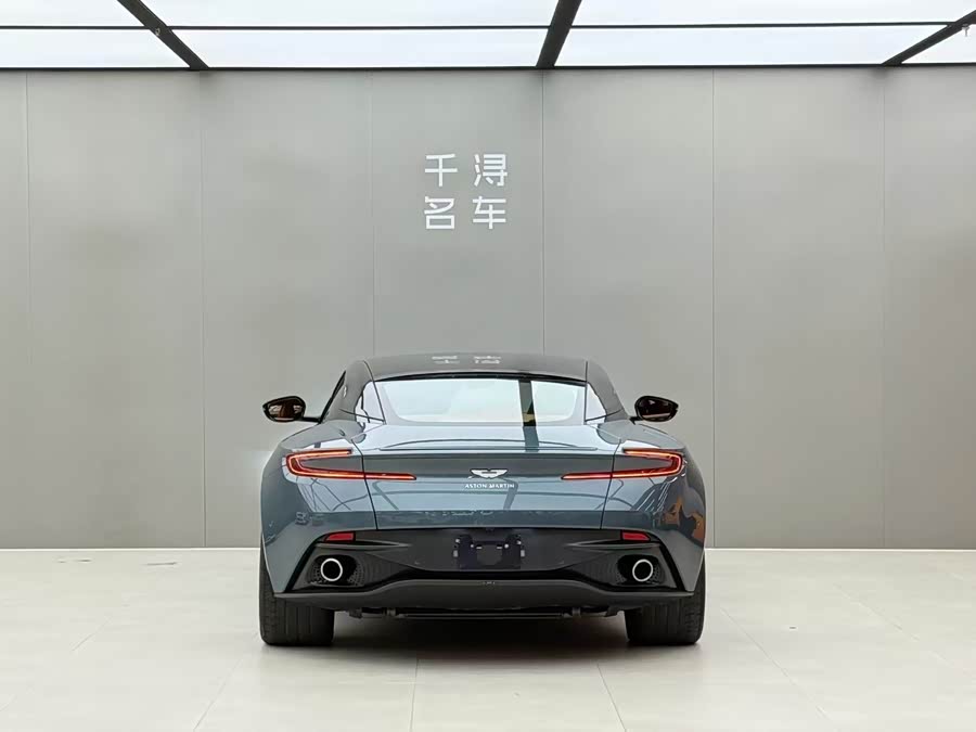 Aston Martin DB11 2018, фото 15