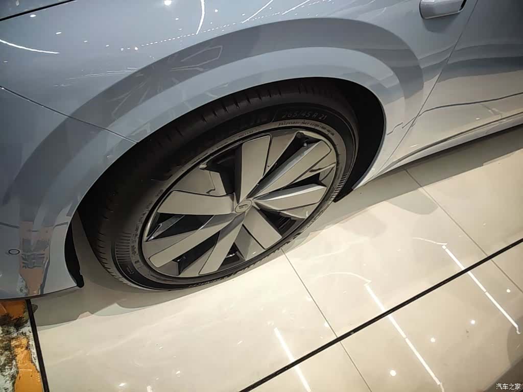 Li Auto i8, 2025 25