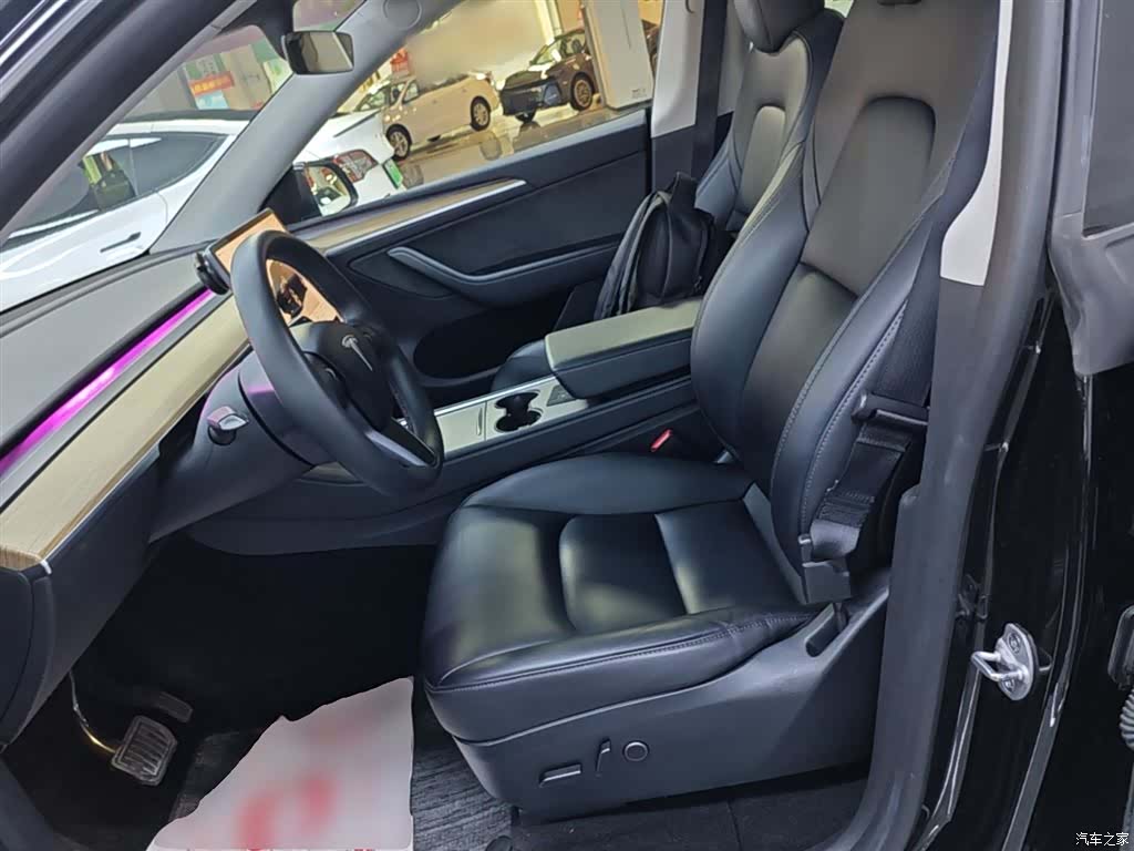 Tesla Model Y, 2023 15