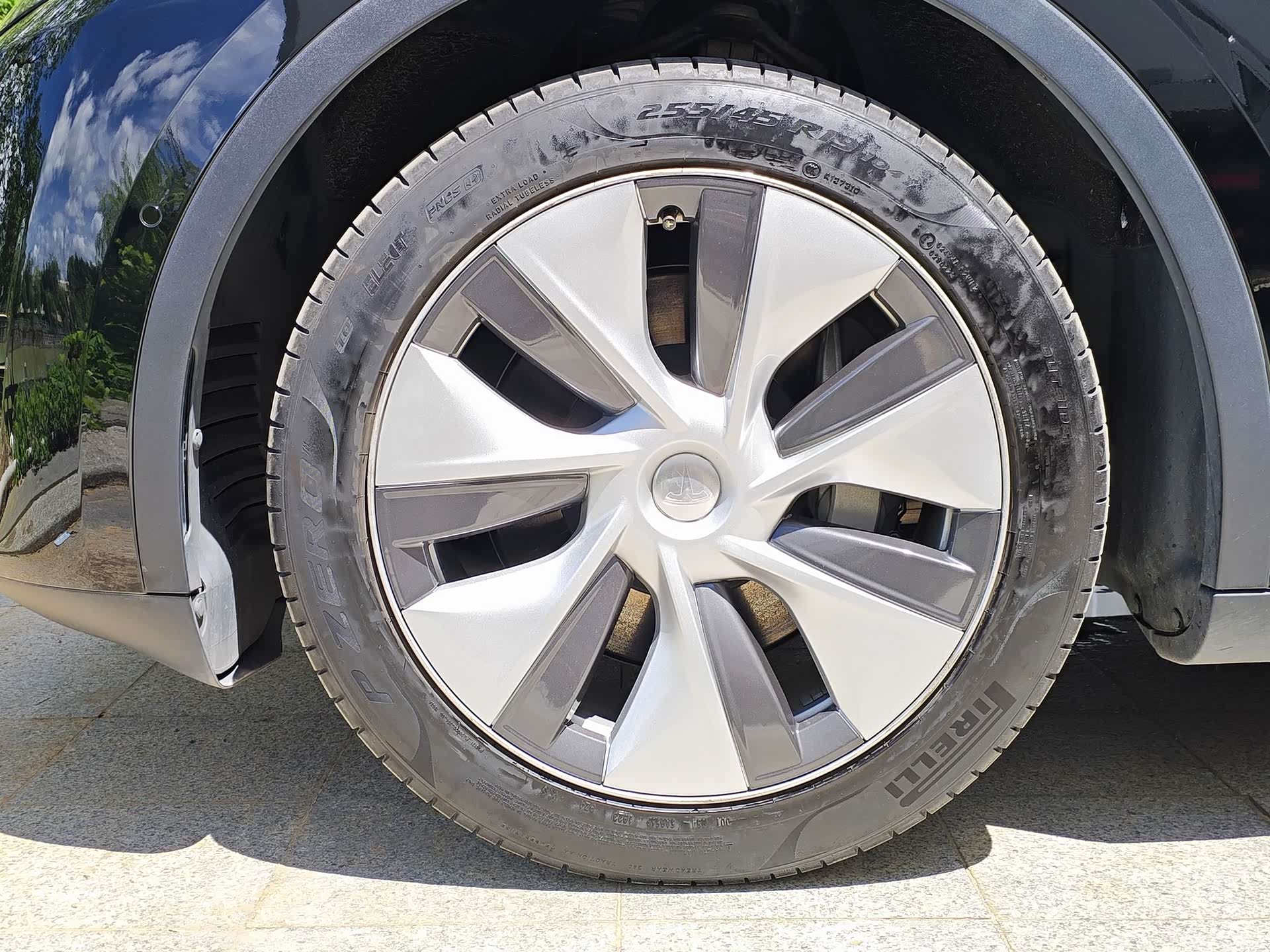 Tesla Model Y, 2023 18