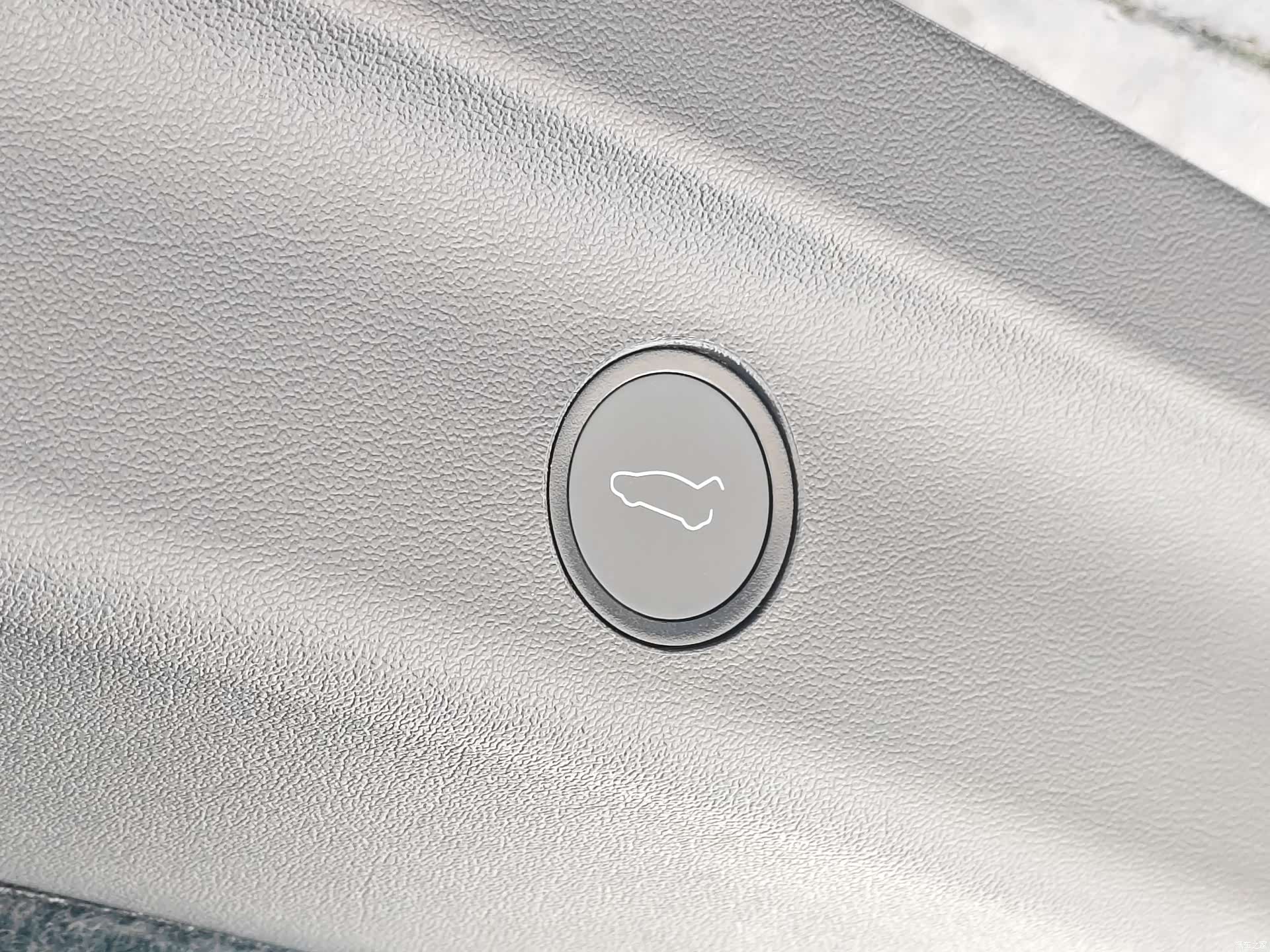 Tesla Model Y, 2023 16