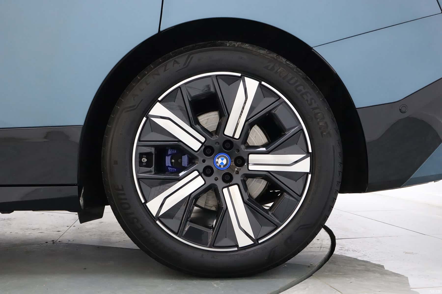 BMW iX, 2023 11
