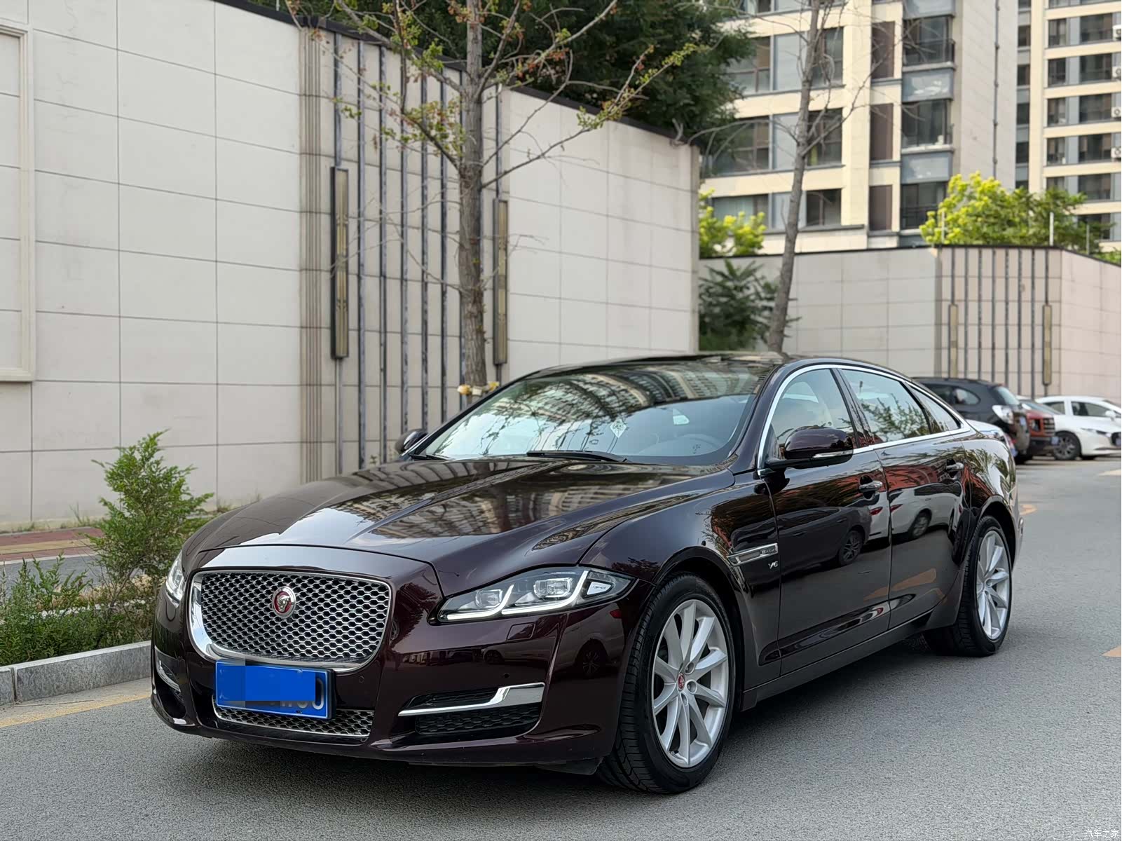 Jaguar XJ