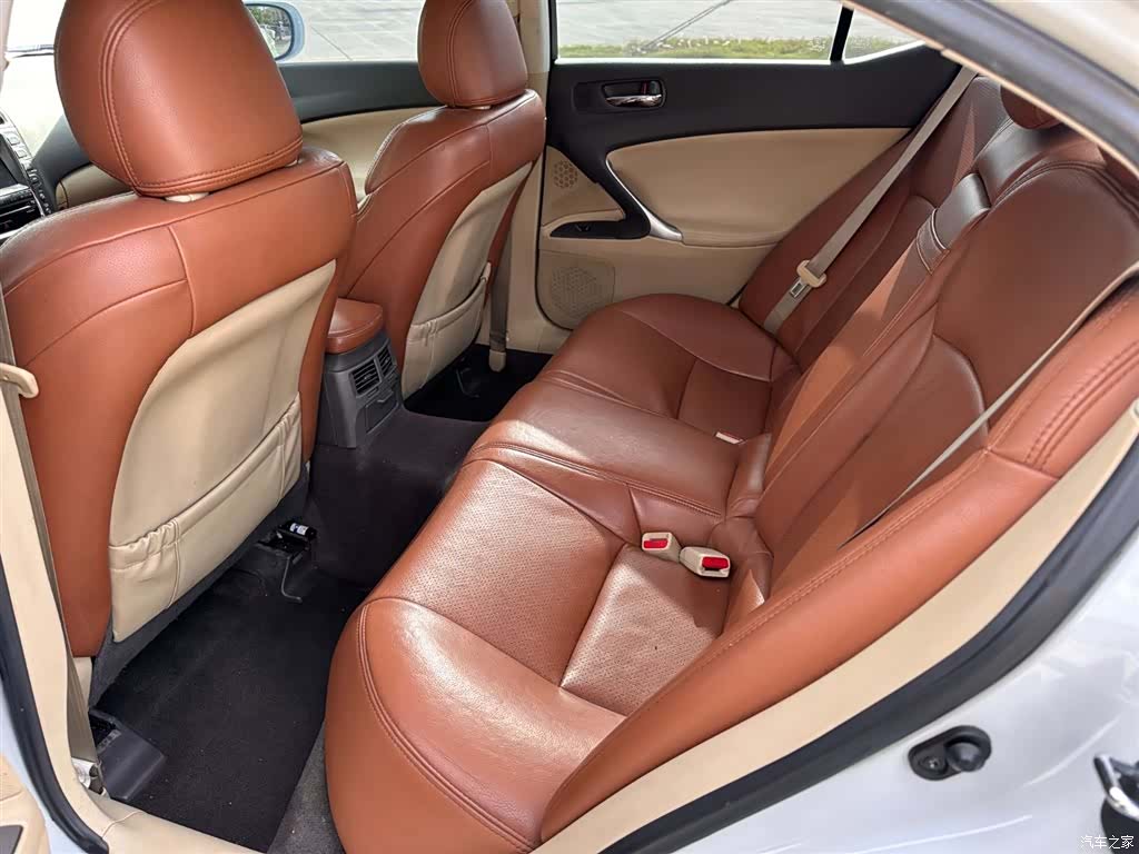 Lexus IS, 2009 8