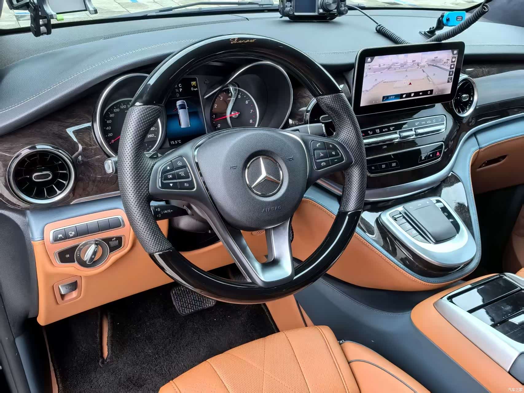 Mercedes-Benz V-Class, 2024 13