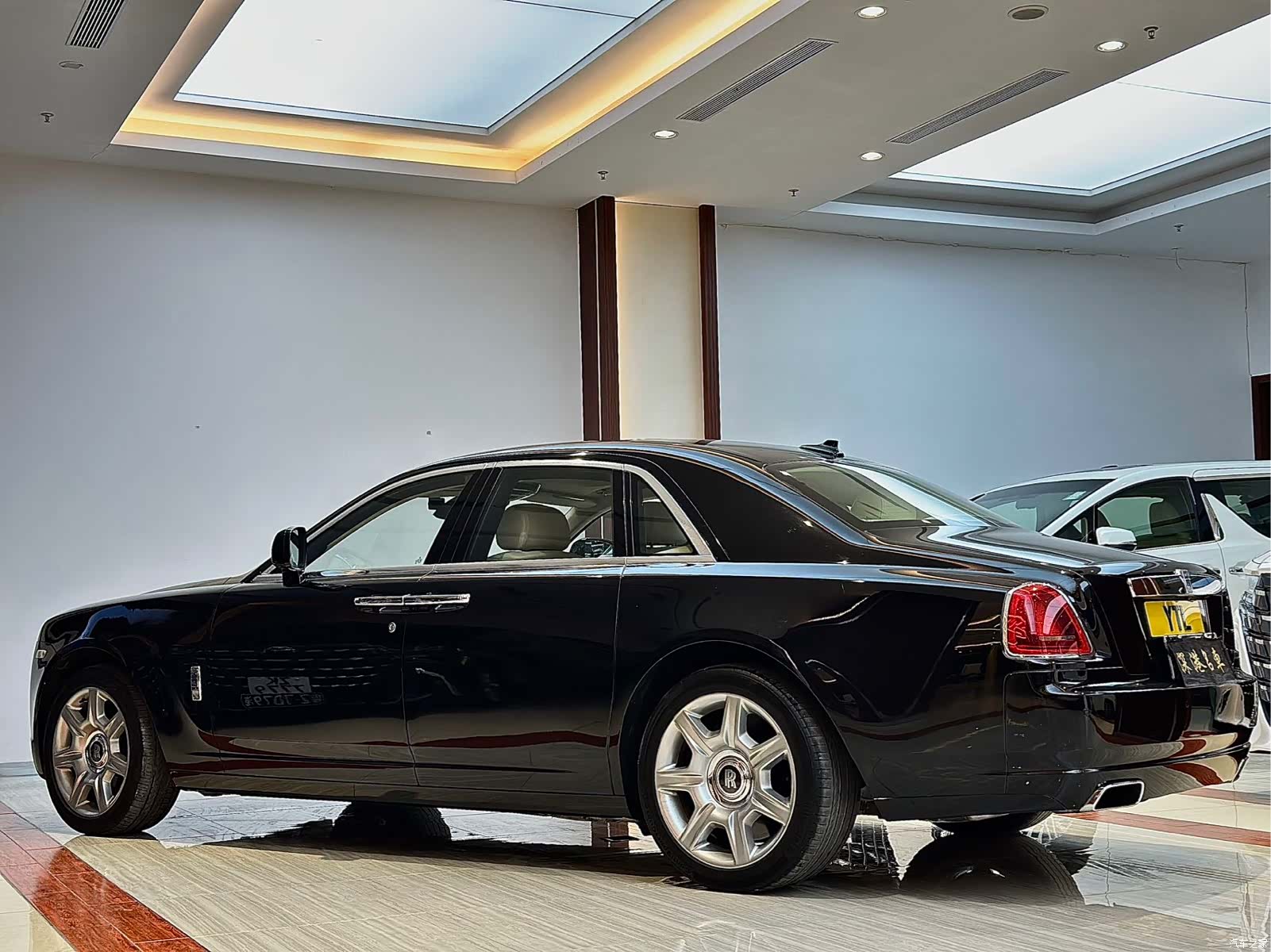 Rolls-Royce Ghost, 2011 все фото