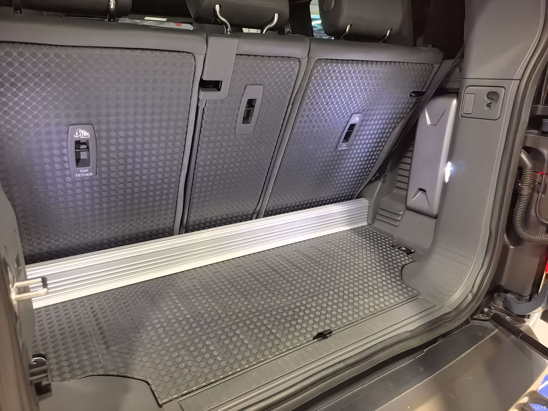 Land Rover Defender, 2022 16