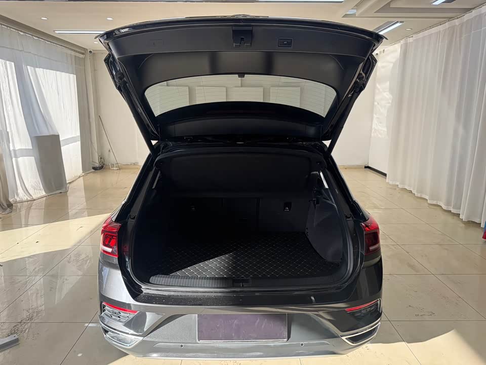 Volkswagen T-ROC exploring Songs