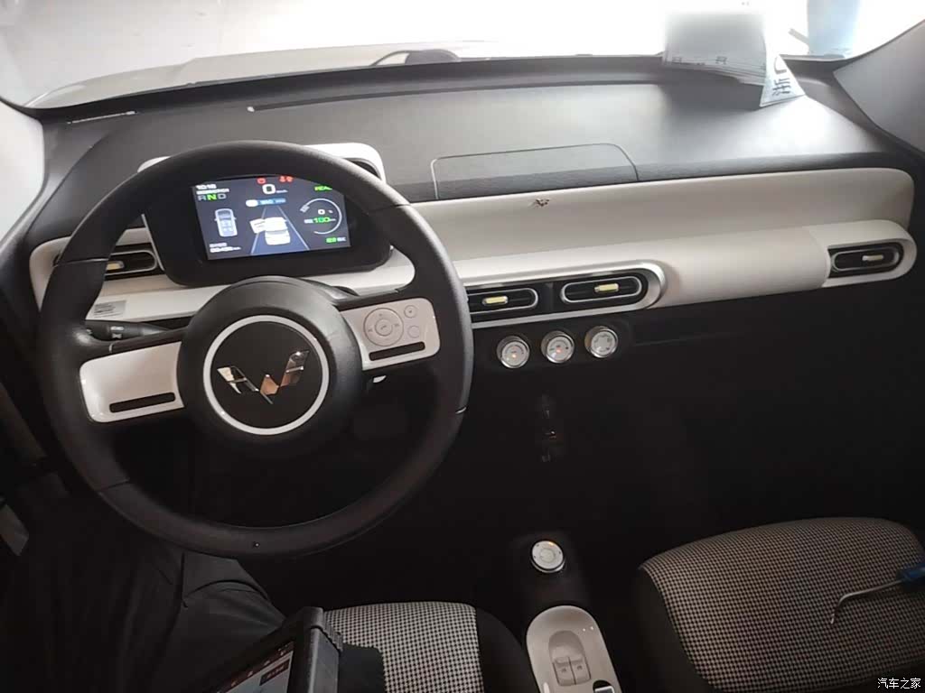Wuling MINIEV, 2025 10