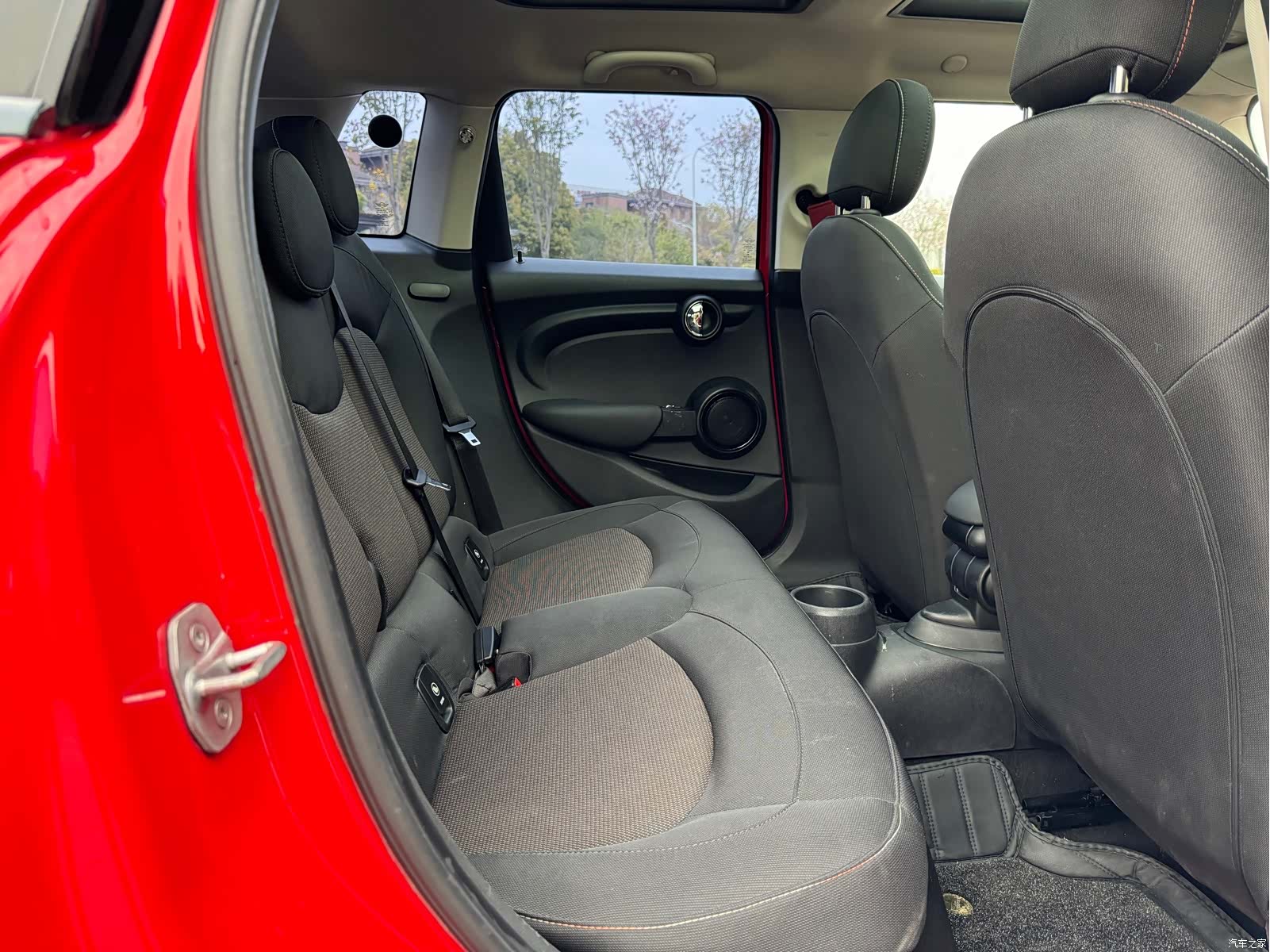 Mini ONE, 2019 6