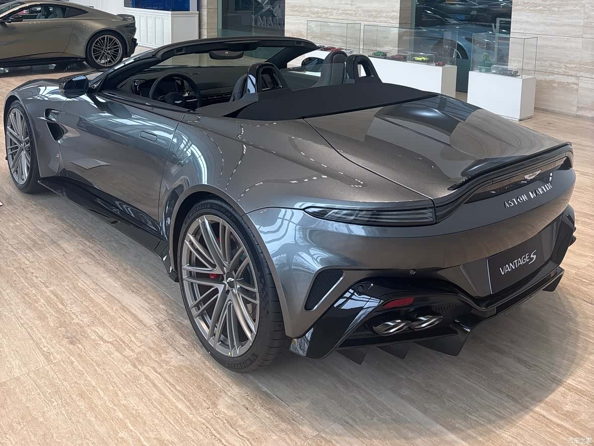 Aston Martin Vantage, 2026 13