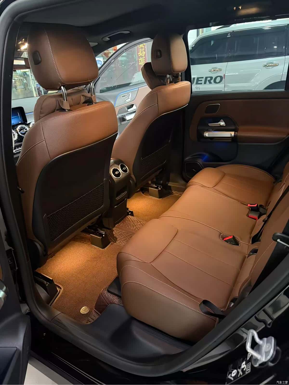 Mercedes-Benz GLB, 2025 10