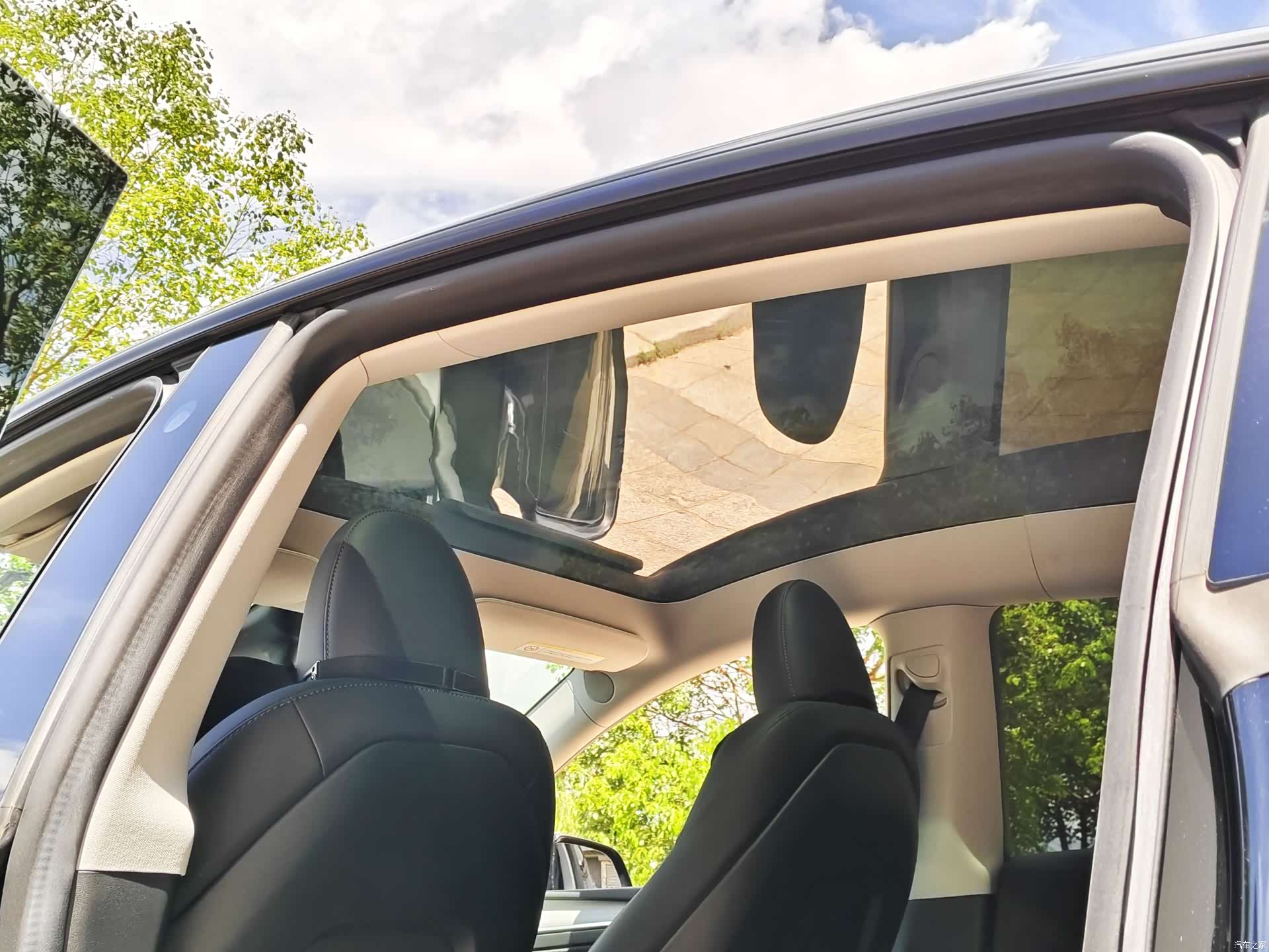 Tesla Model Y, 2023 12