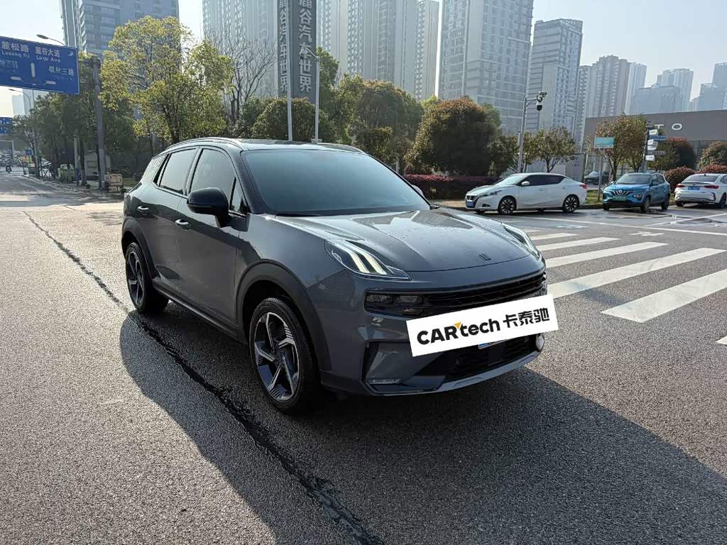 Lynk & Co 06