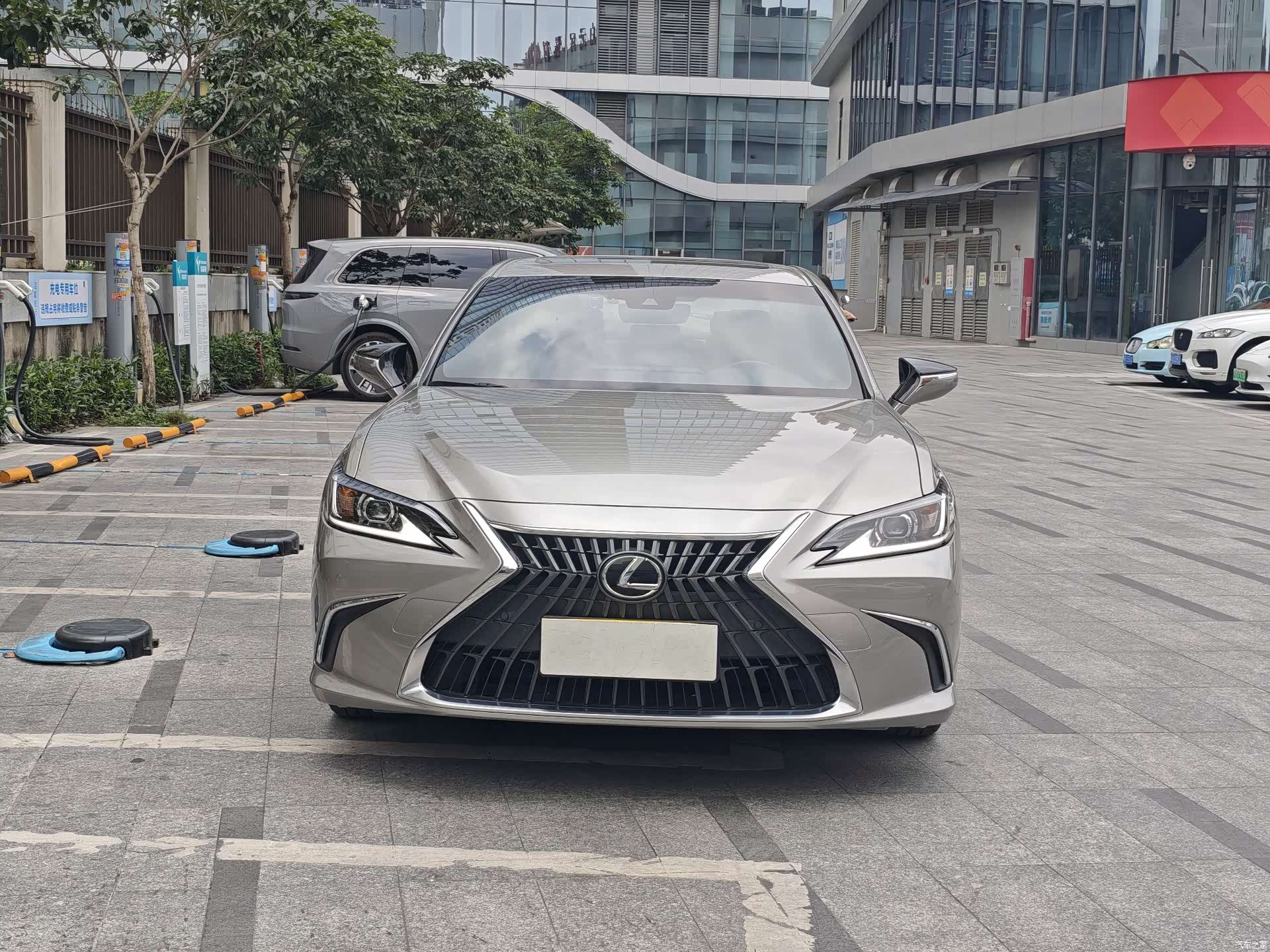 Lexus ES, 2022 2