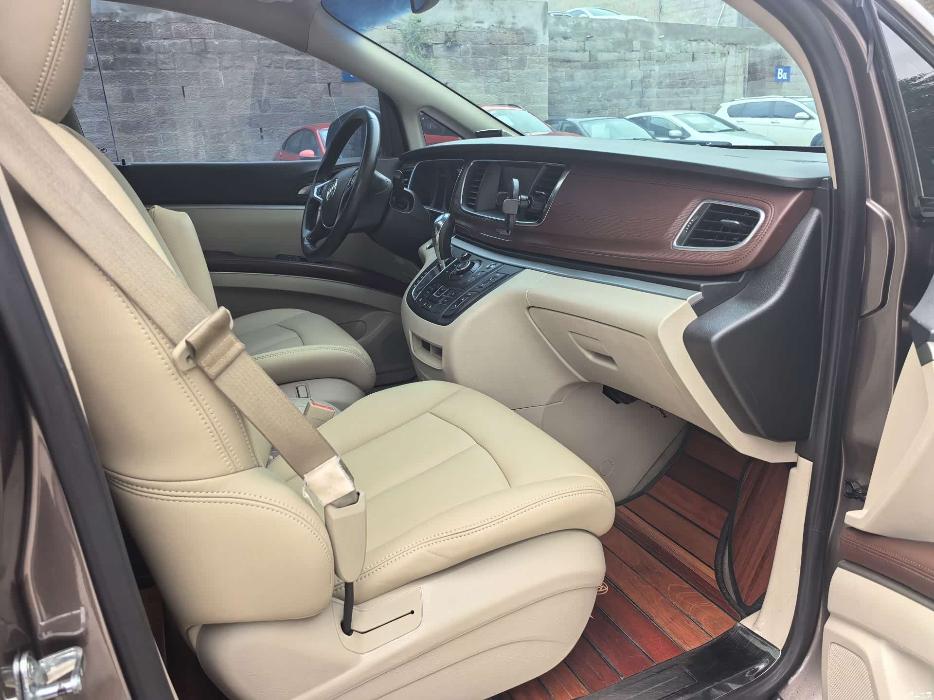 Buick GL8, 2018 13