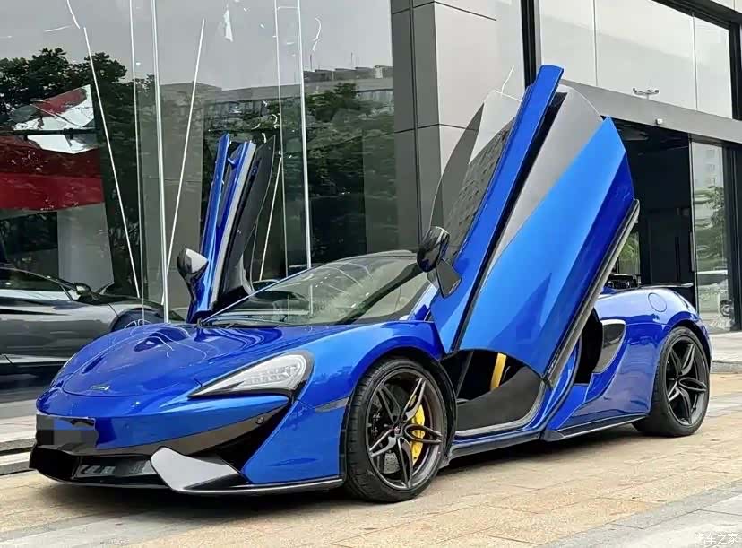 McLaren GT