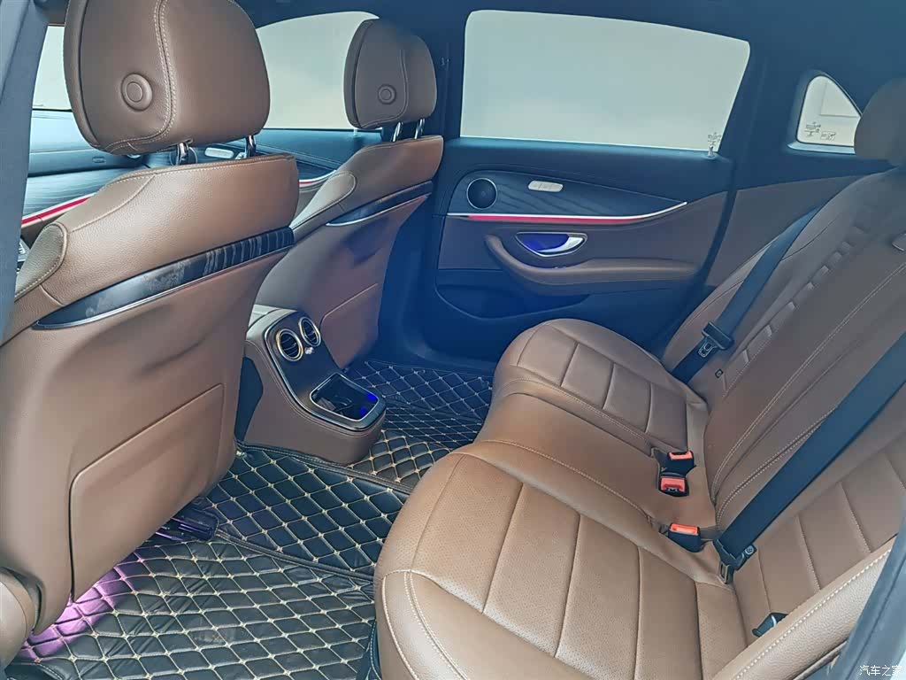 Mercedes-Benz E-Class, 2023 14