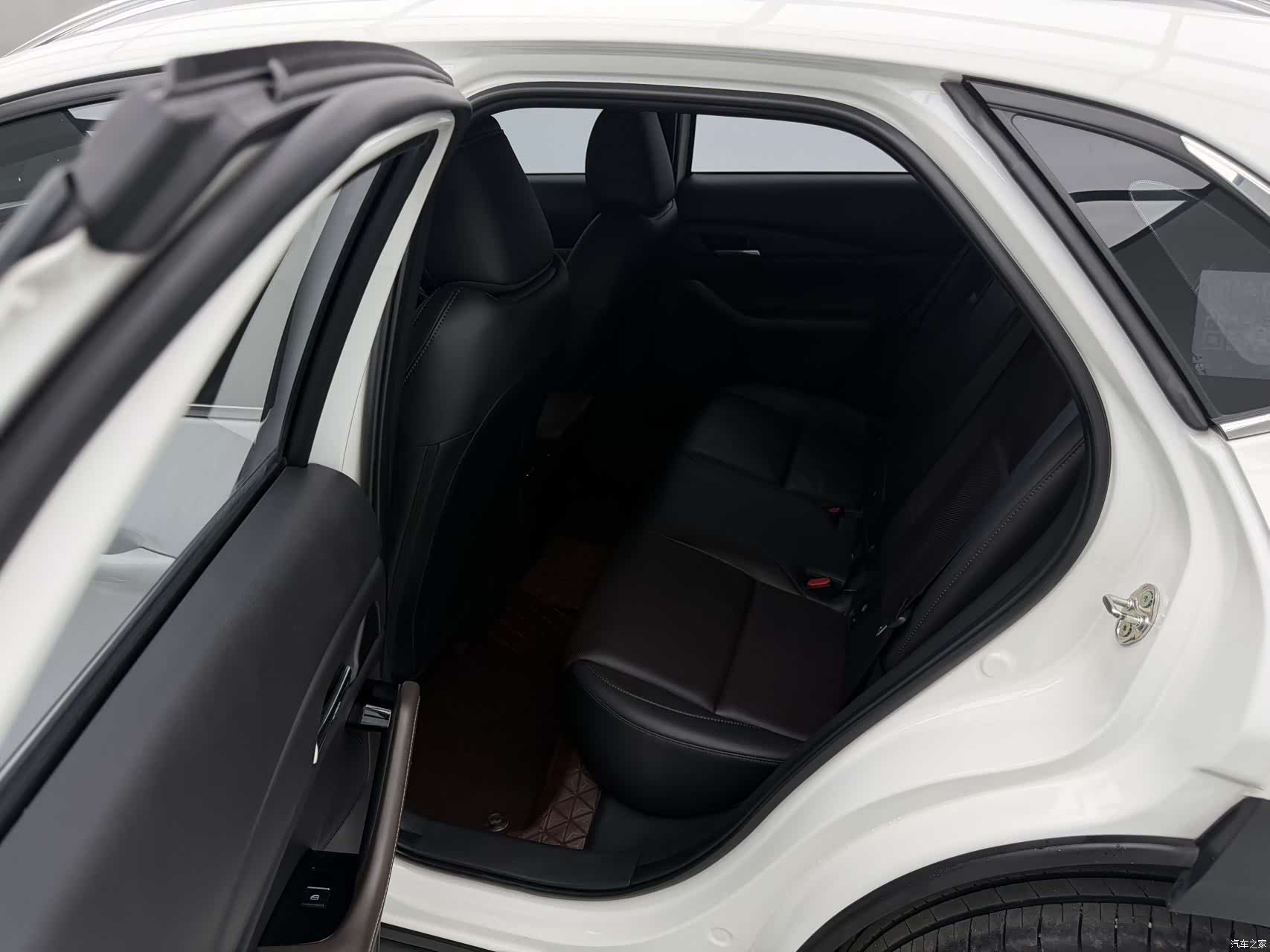 Mazda CX-30, 2022 10