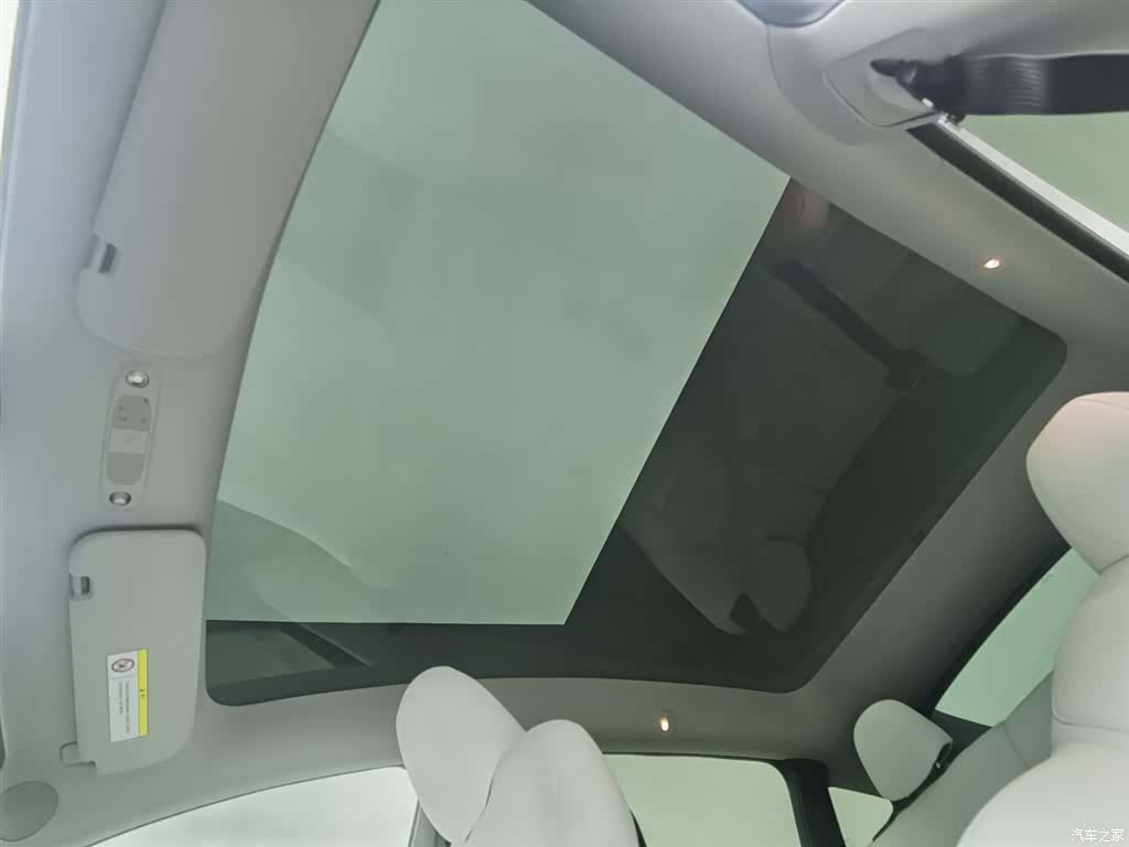 Tesla Model Y, 2024 14