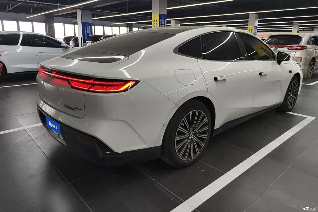 Geely 8, 2025 3