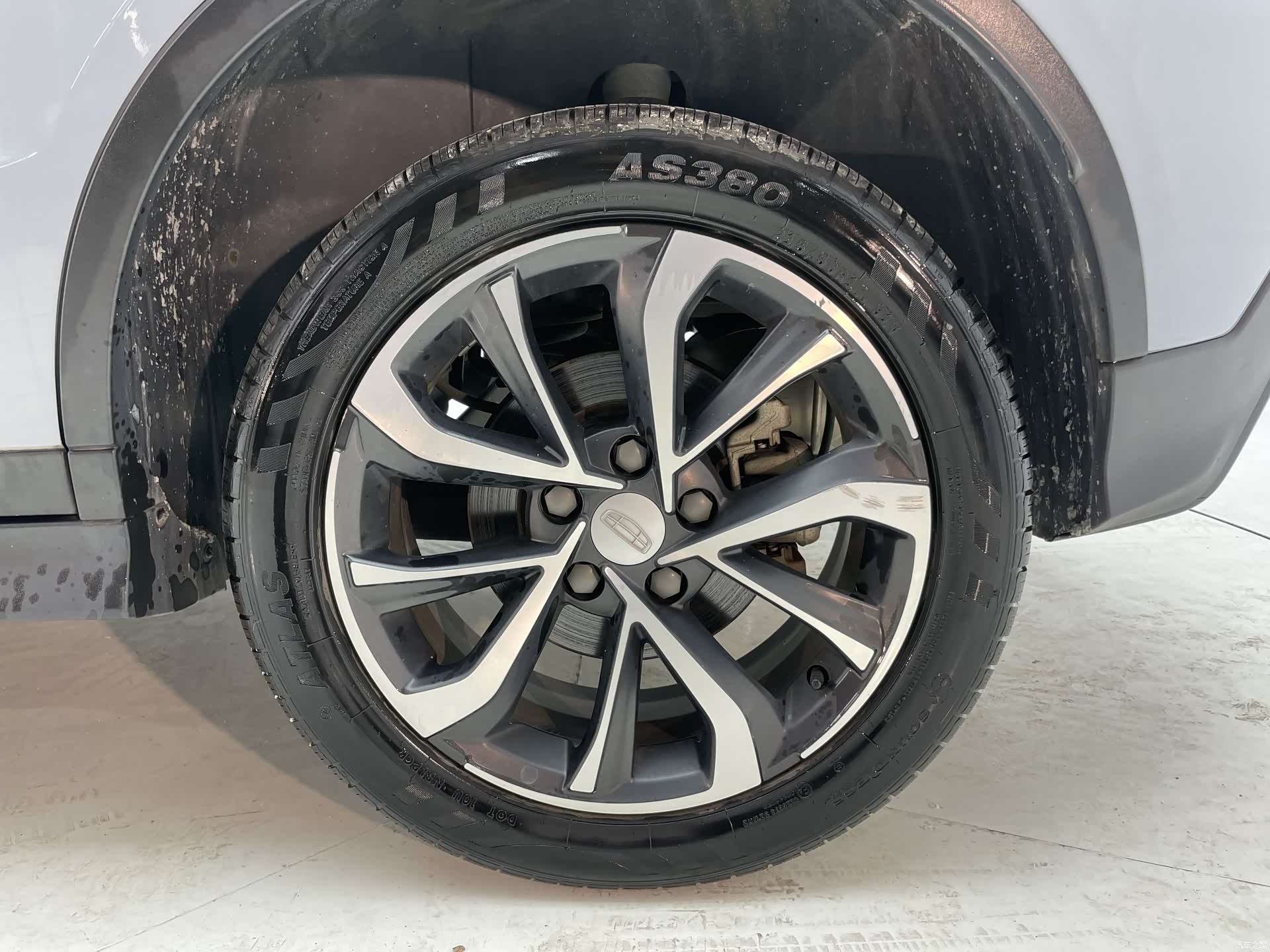 Geely Emgrand, 2024 27