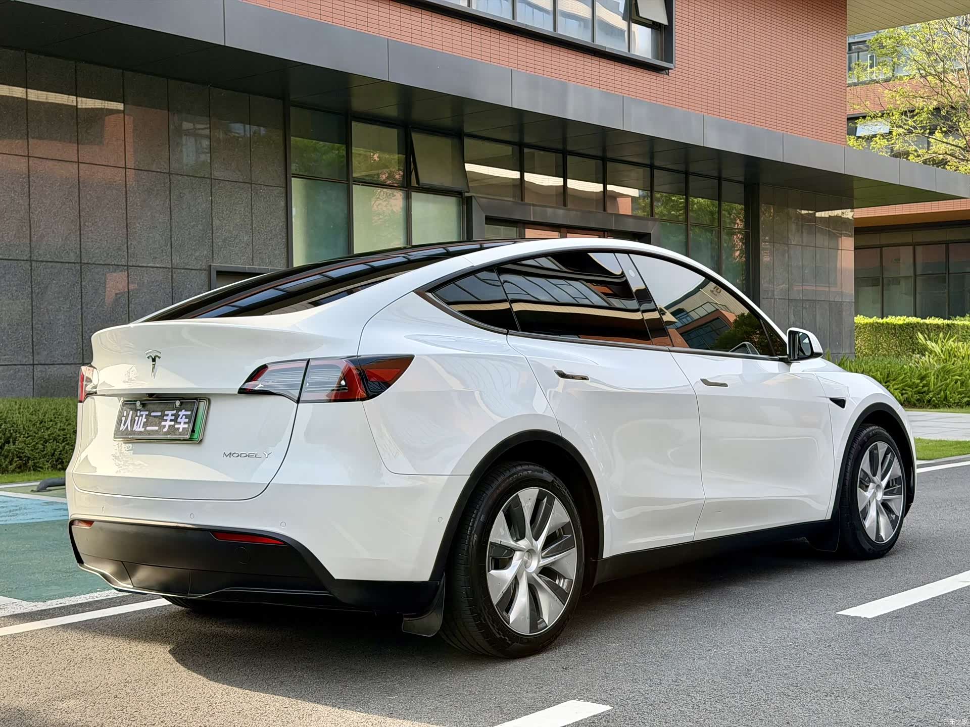 Tesla Model Y, 2022 6