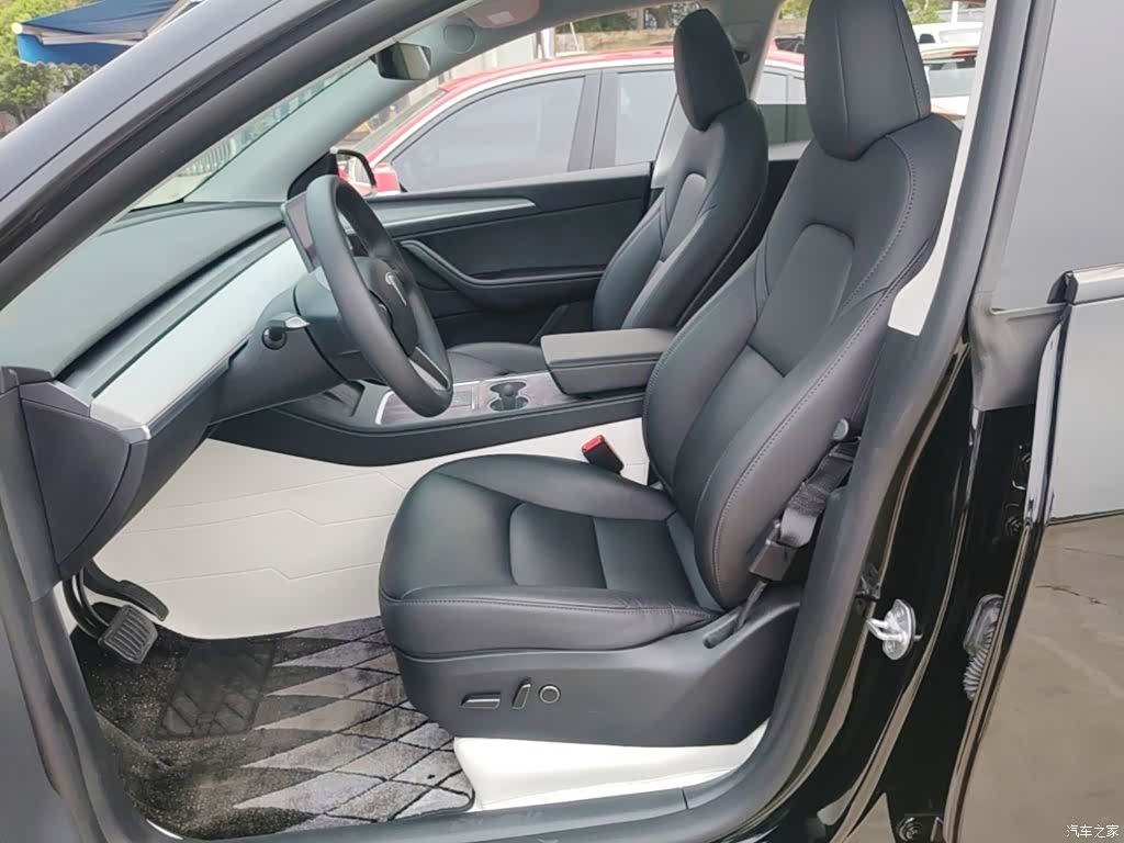 Tesla Model Y, 2024 15