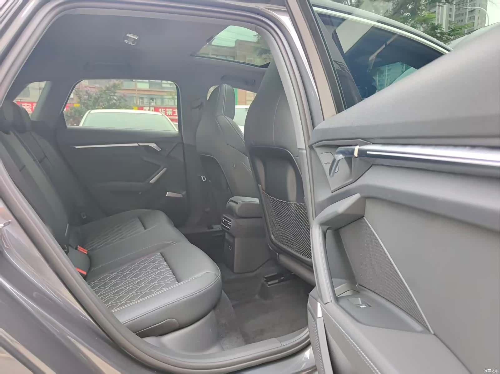 Audi Flying Spur, 2025 11