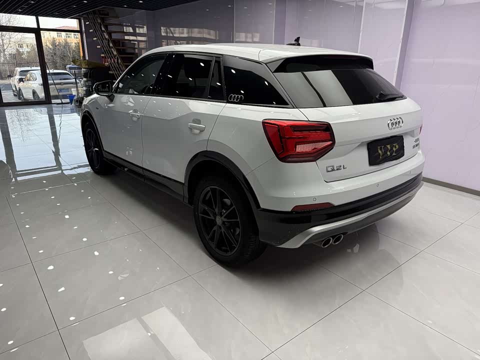 Audi Q2L
