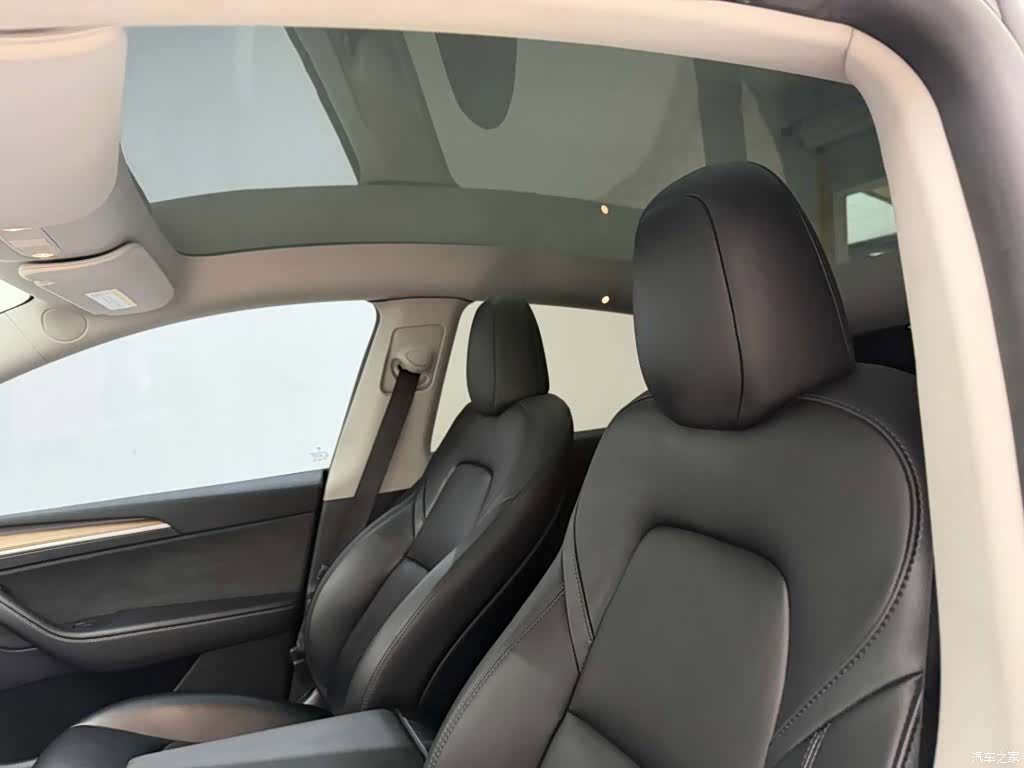 Tesla Model Y, 2023 16