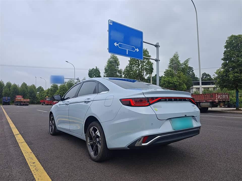 Geely Emgrand L HiP Geely Emgrand L HiP