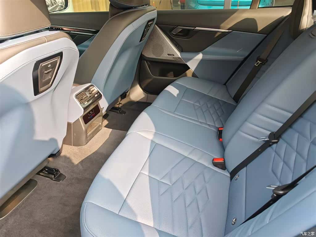 BMW i5, 2025 8