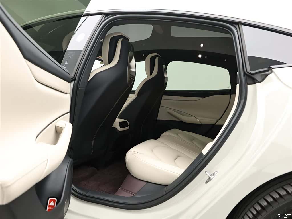 Xiaomi SU7, 2025 14