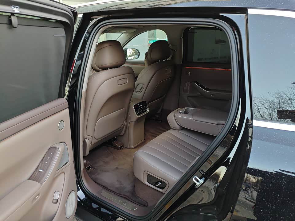 AITO Ask the world M7