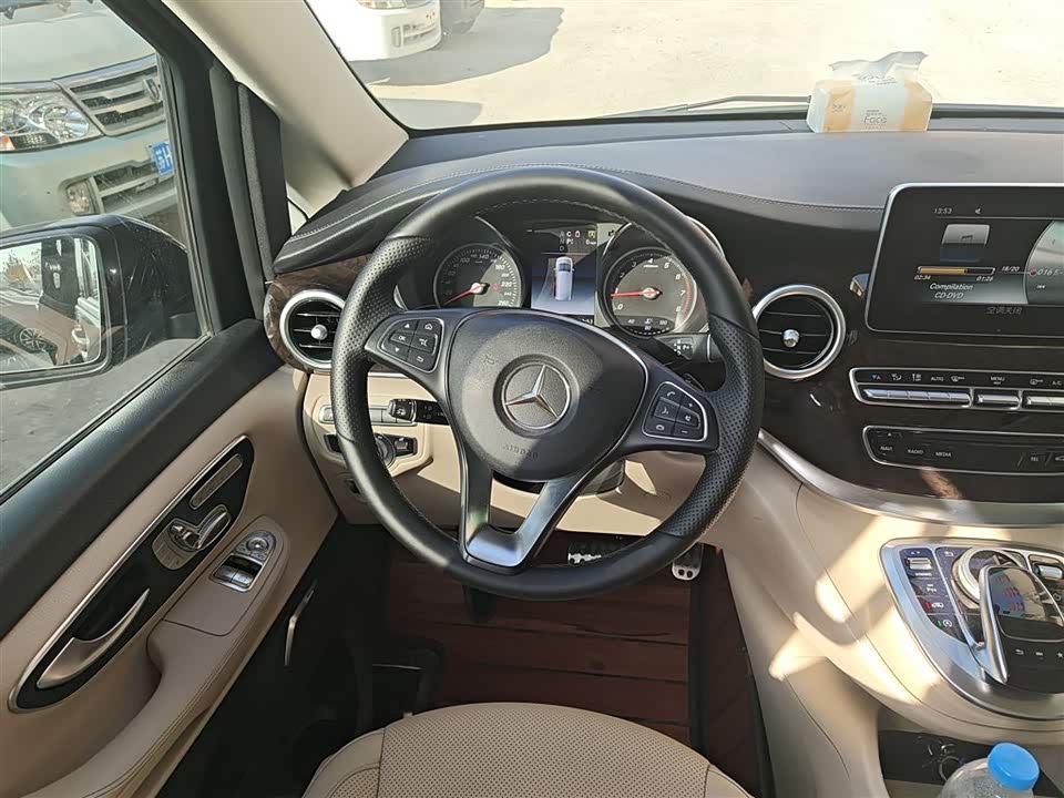 Mercedes-Benz V-class