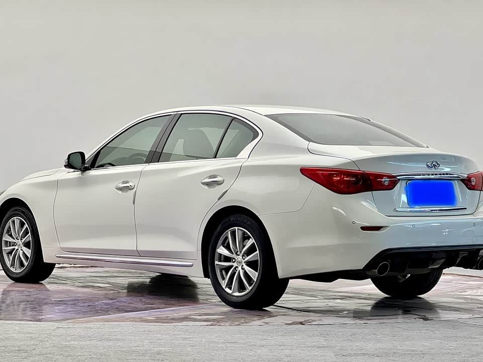 Infiniti Q50L