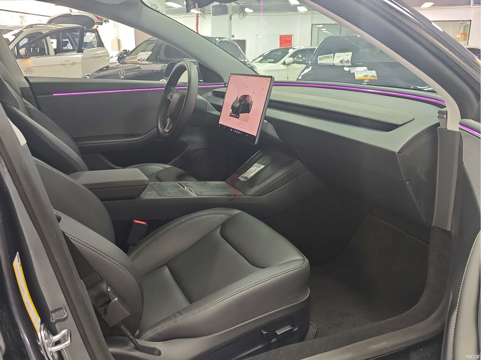 Tesla Model 3, 2025 8
