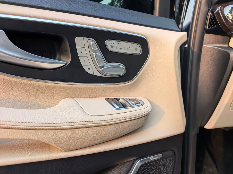 Mercedes-Benz V-class