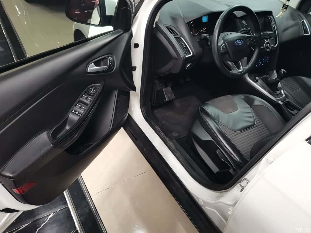 Ford Focus, 2016 12