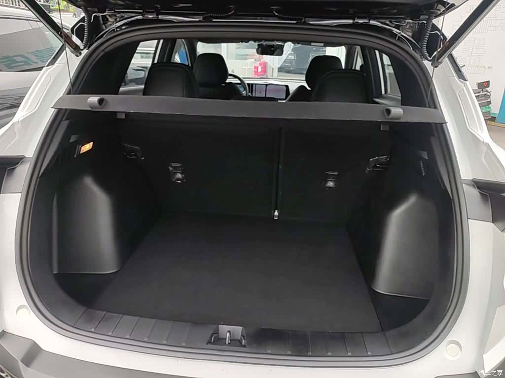 Geely Coolray, 2023 19