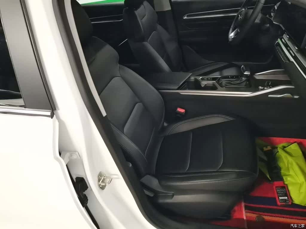 Geely Emgrand, 2023 20