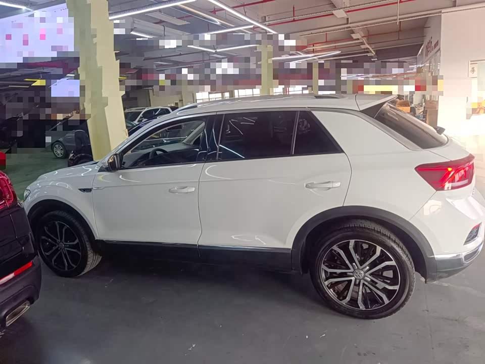 Volkswagen T-ROC exploring Songs