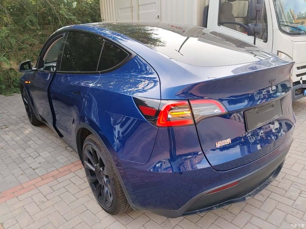 Tesla Model Y, 2021 все фото