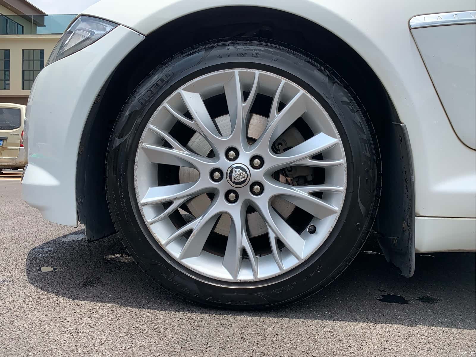 Jaguar XF, 2013 8