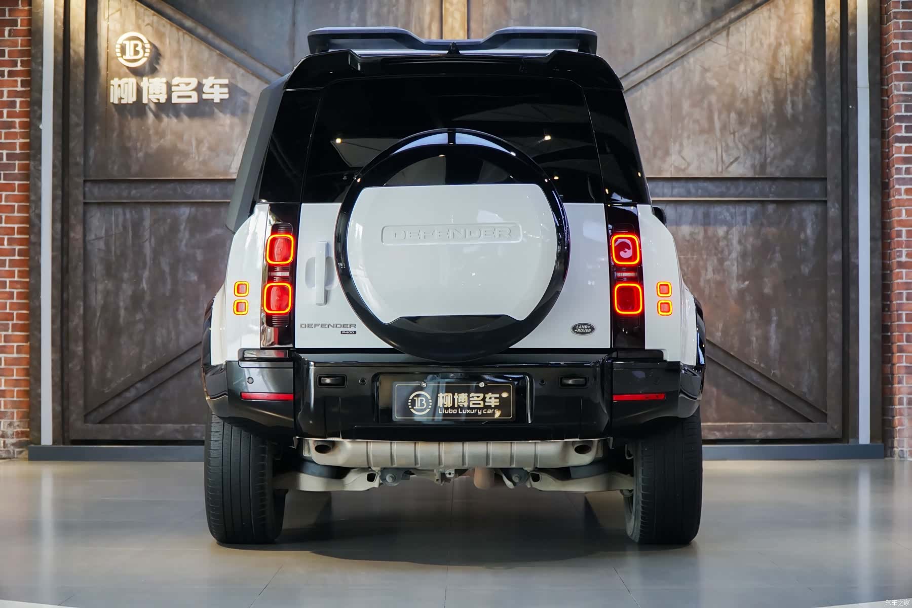 Land Rover Defender, 2023 3