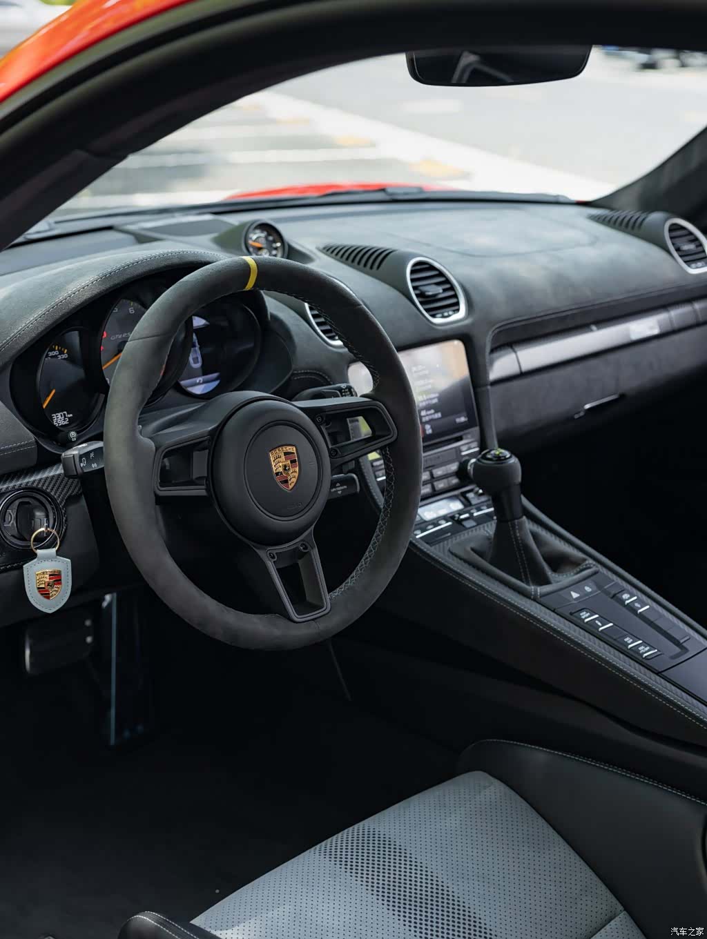 Porsche Cayman, 2024 10