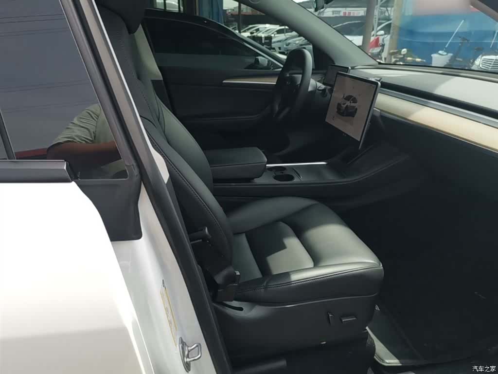 Tesla Model Y, 2022 25